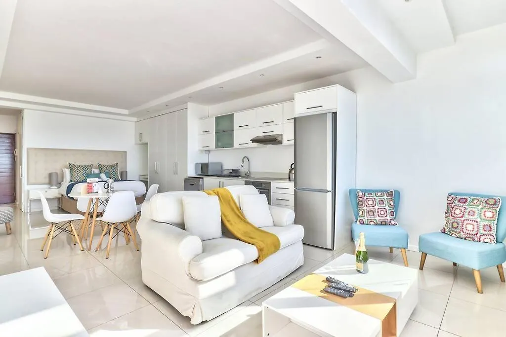Beachfront Apartment With Wi-Fi! Cape Town