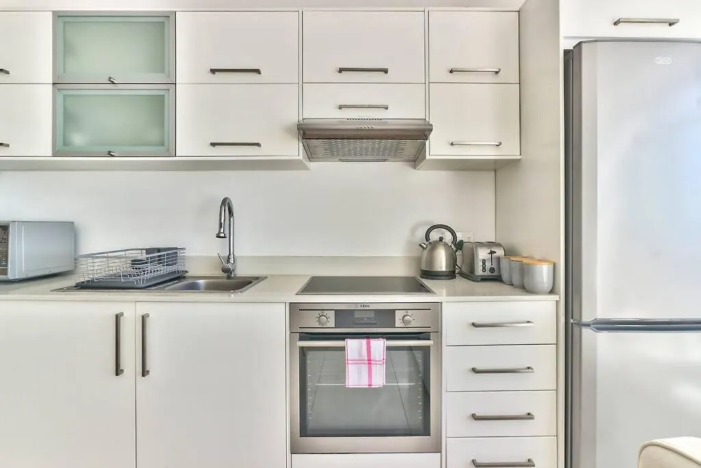 Beachfront Apartment With Wi-Fi! Cape Town