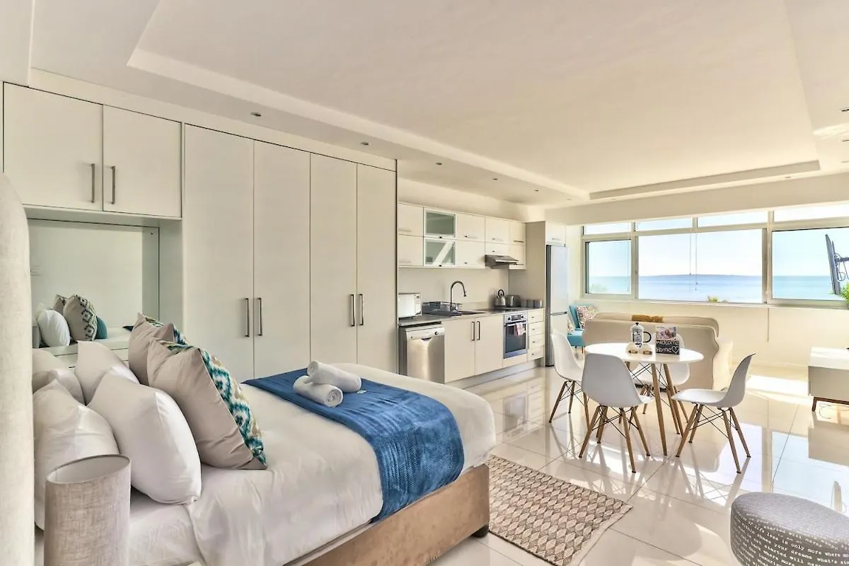 Beachfront Apartment With Wi-Fi! Cape Town