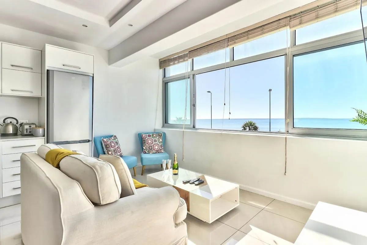 Beachfront Apartment With Wi-Fi! Cape Town