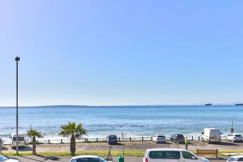 Beachfront Apartment With Wi-Fi! Cape Town