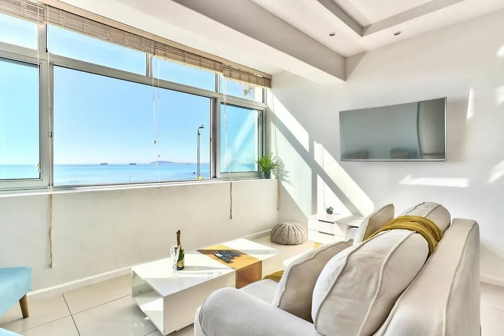 Beachfront Apartment With Wi-Fi! Ciudad del Cabo