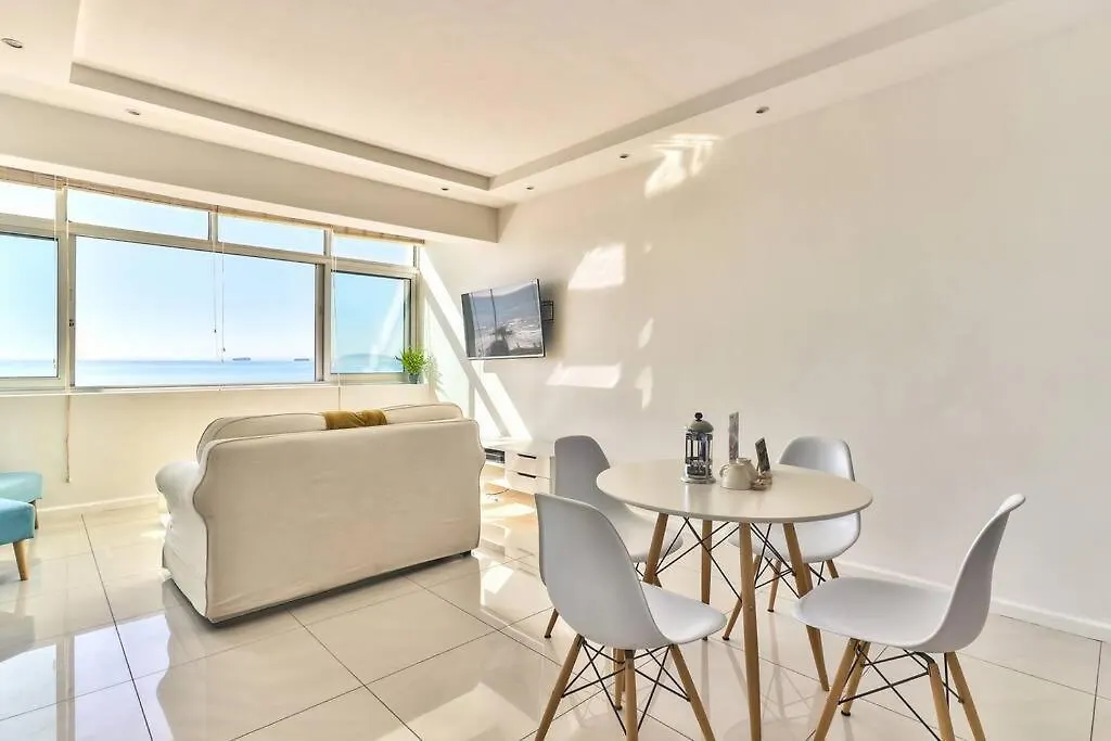 Beachfront Apartment With Wi-Fi! Ciudad del Cabo