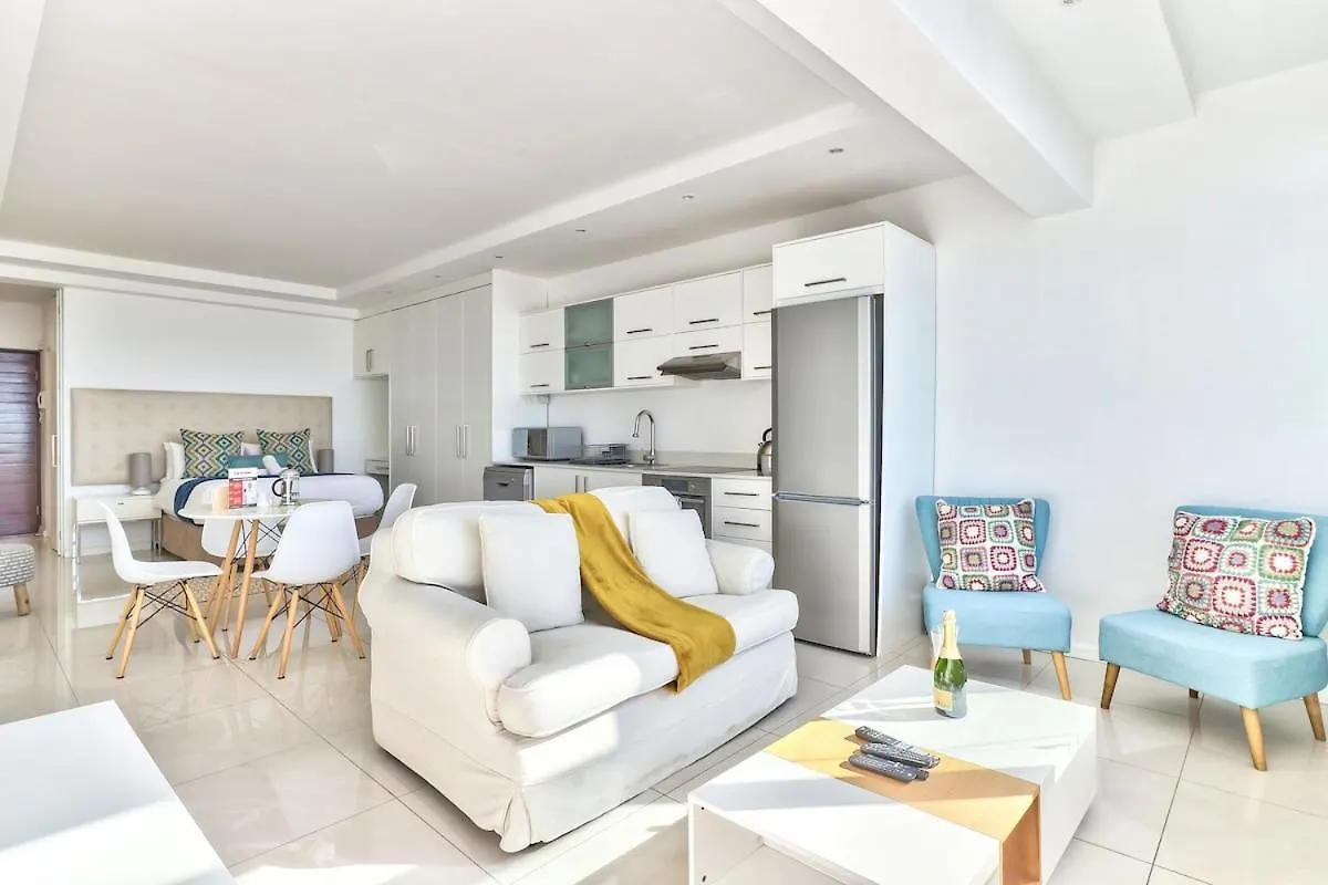 Beachfront Apartment With Wi-Fi! Cape Town 0*,  Güney Afrika